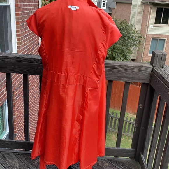 Appraisal Dress hidden button front closure. - Picture 10 of 10